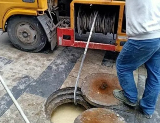 疏通下水管道